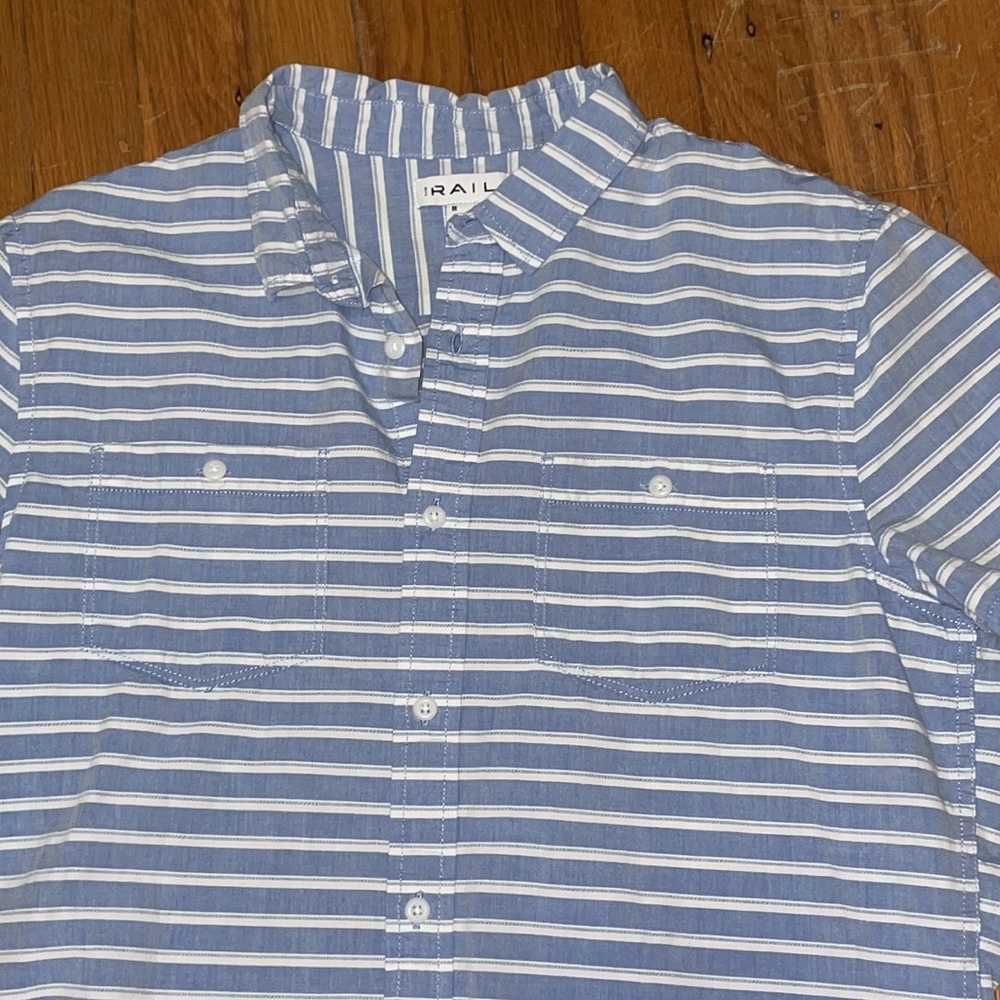 The Rail Mens Medium Button Up Shirt Blue White Short Sleeve Pockets Striped